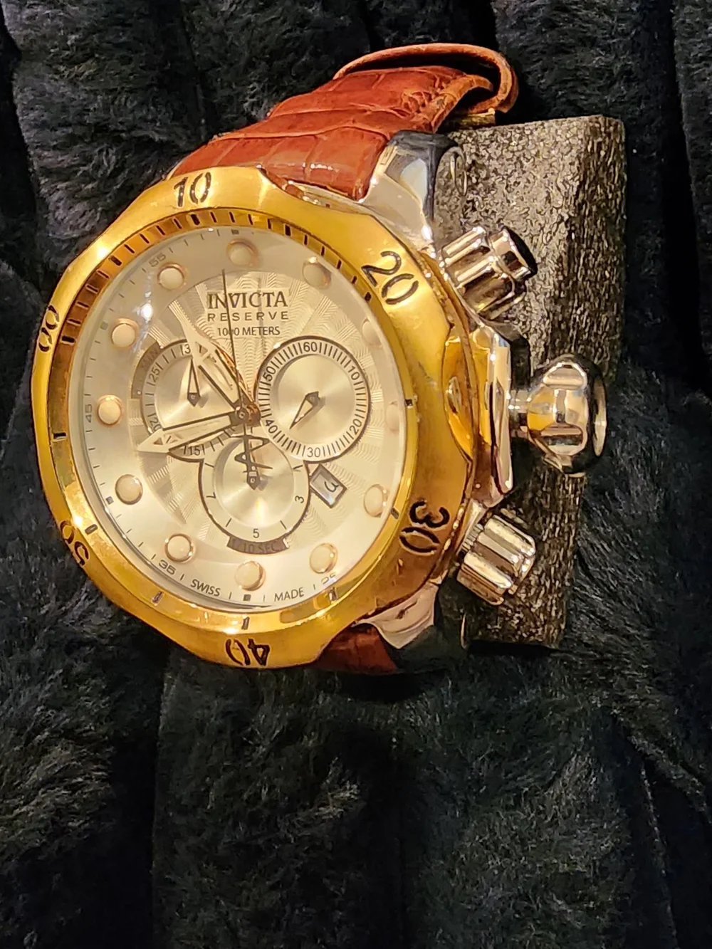Invicta reserve gold